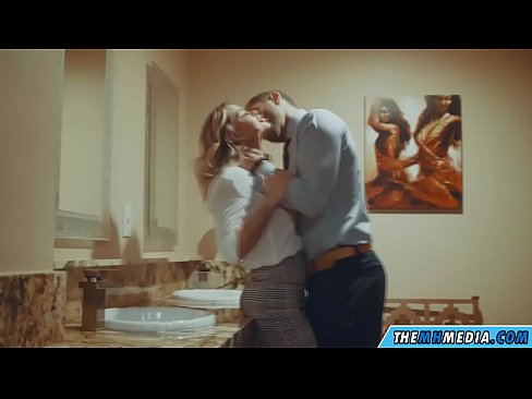 ❤️ כשבלונדינית חזה מפתה אותך בשירותים ציבוריים ️ פורנו ב-iw.mrpornogratis.ru ❌️❤